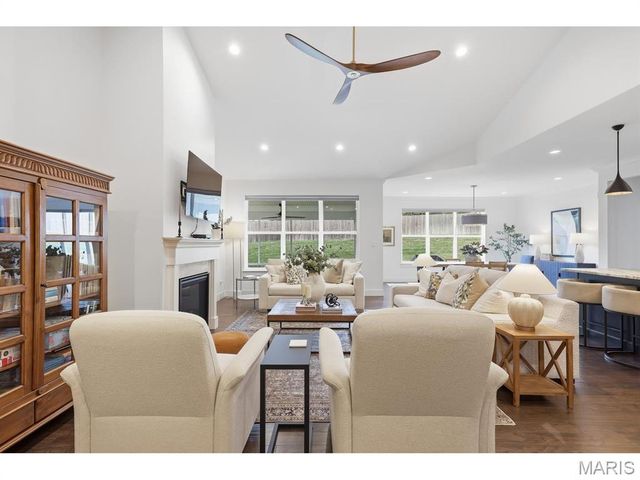 545 Long Acres Lane, Olivette, MO 63132