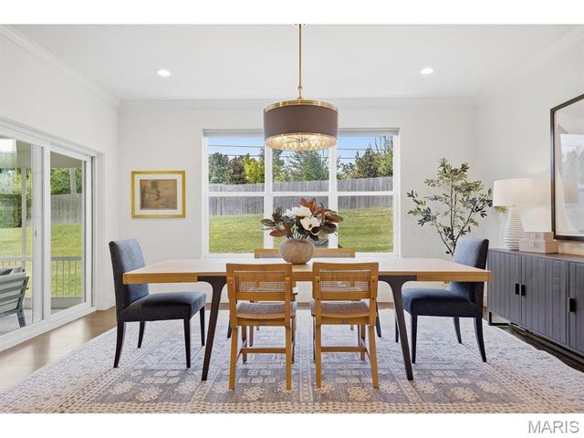 545 Long Acres Lane, Olivette, MO 63132