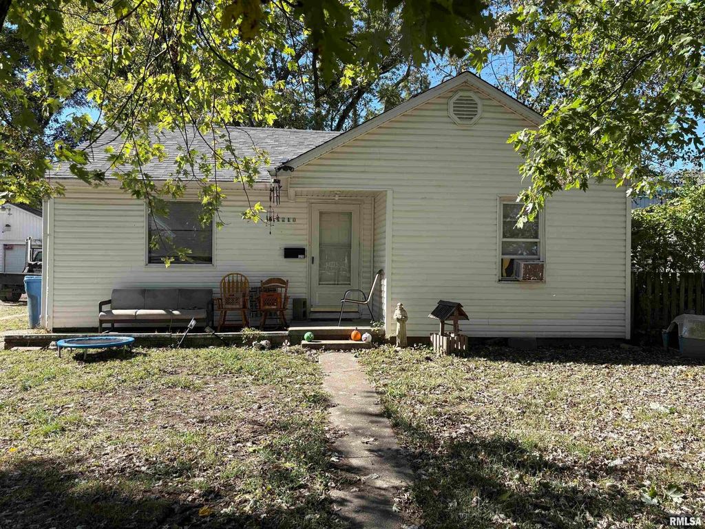 1210 S HICKORY Street, Centralia, IL 62801