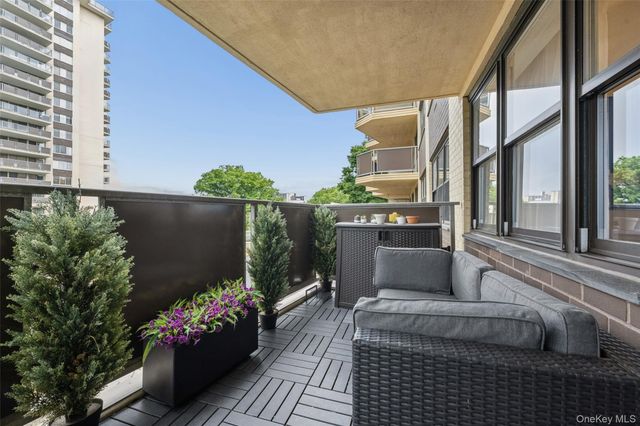 1805 215th Street 2G, Bayside, NY 11360