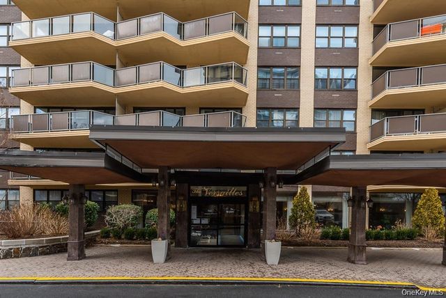1805 215th Street 2G, Bayside, NY 11360