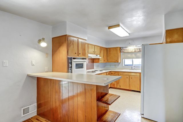421 La Veta Drive NE, Albuquerque, NM 87108