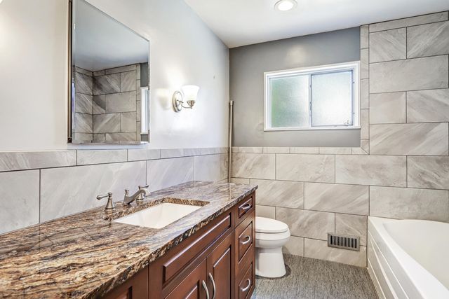 421 La Veta Drive NE, Albuquerque, NM 87108