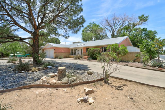 421 La Veta Drive NE, Albuquerque, NM 87108