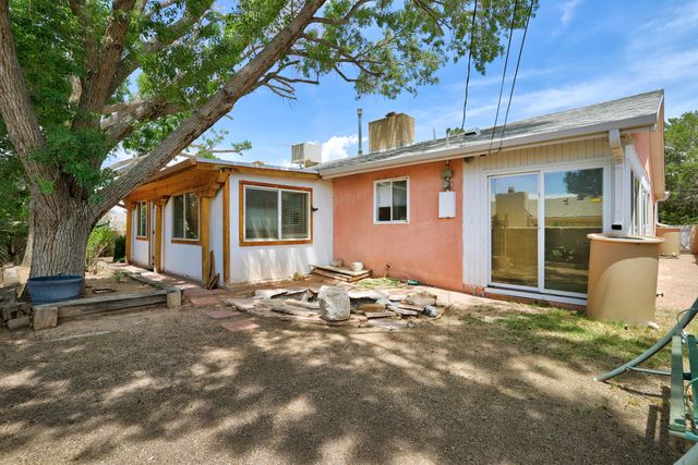 421 La Veta Drive NE, Albuquerque, NM 87108