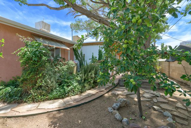 421 La Veta Drive NE, Albuquerque, NM 87108