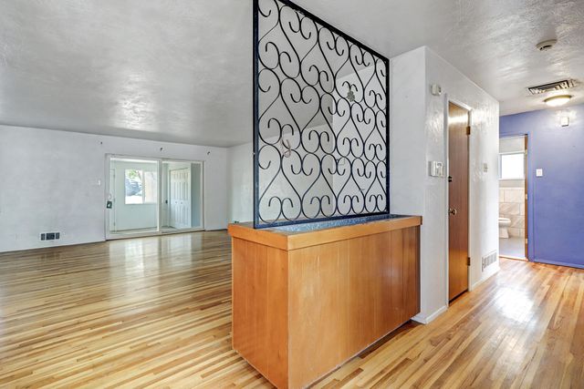 421 La Veta Drive NE, Albuquerque, NM 87108
