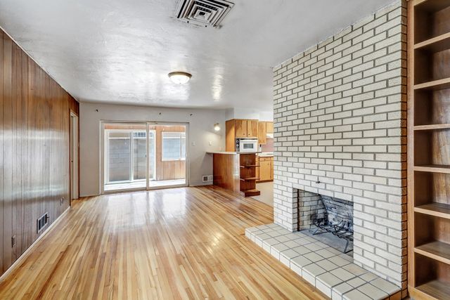 421 La Veta Drive NE, Albuquerque, NM 87108