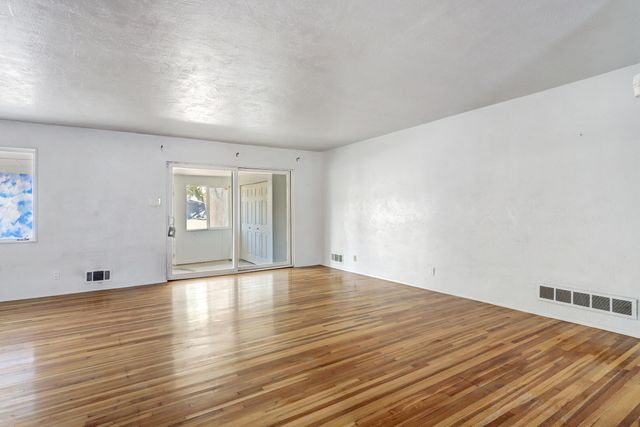 421 La Veta Drive NE, Albuquerque, NM 87108