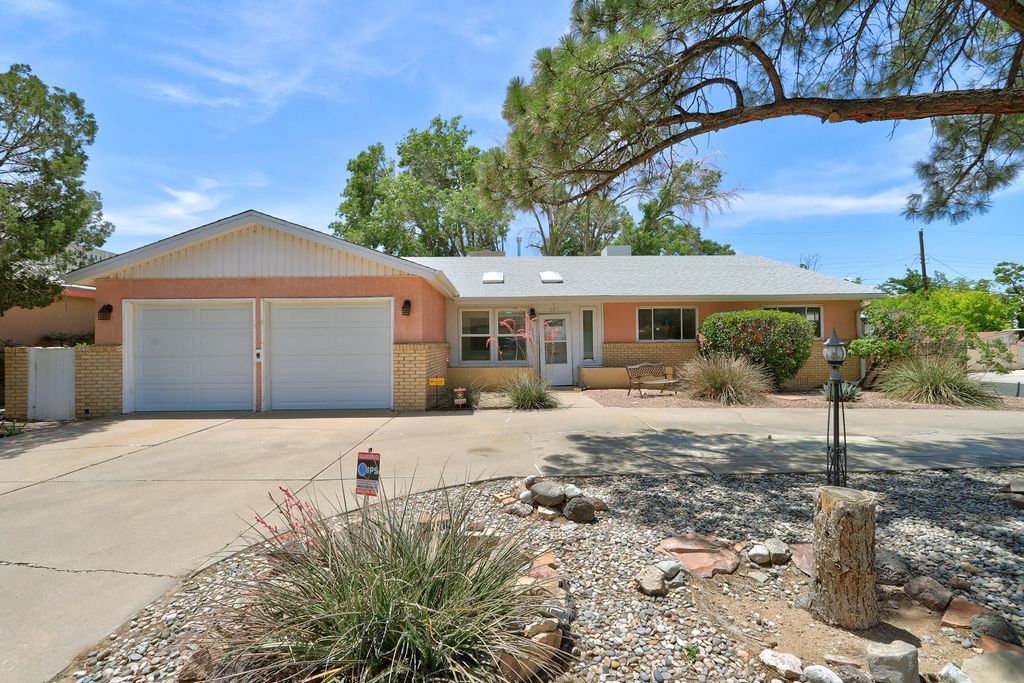 421 La Veta Drive NE, Albuquerque, NM 87108