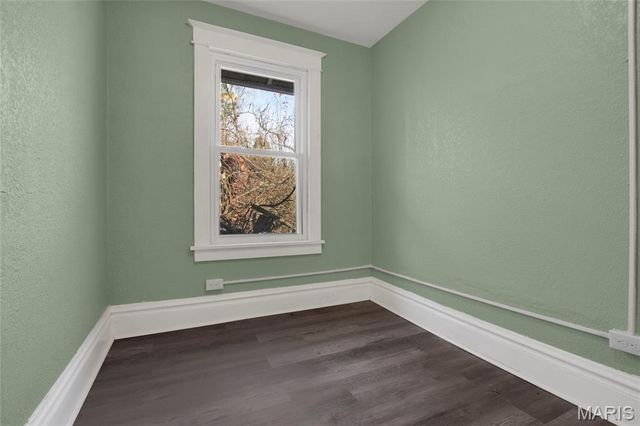 2140 Crescent Avenue, Hillsdale, MO 63121