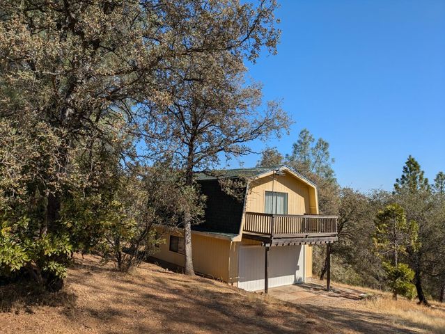 11011 Chances R Rd, Penn Valley, CA 95946