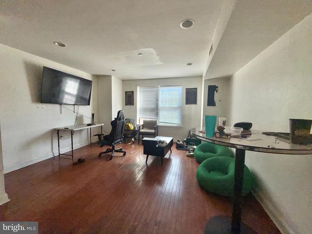 2044 N 18TH ST, Philadelphia, PA 19121