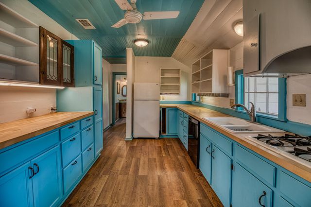 3420 Rohde Road, Round Top, TX 78954