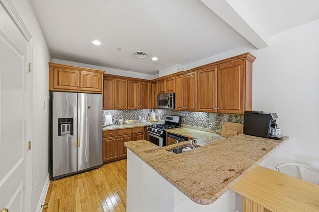 630 Hammond St 209, Brookline, MA 02467