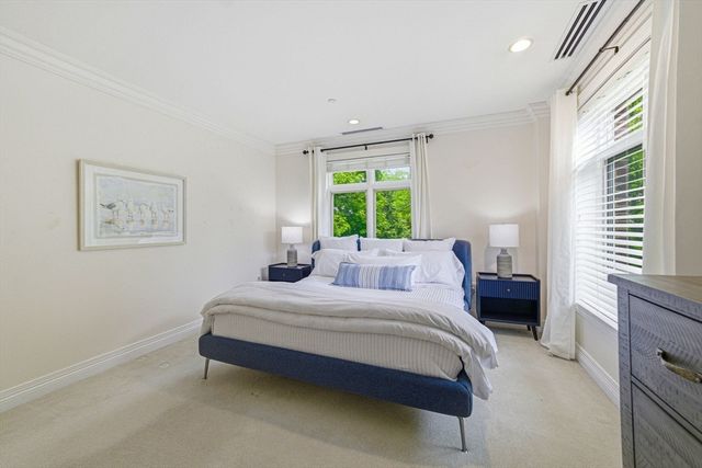 630 Hammond St 209, Brookline, MA 02467