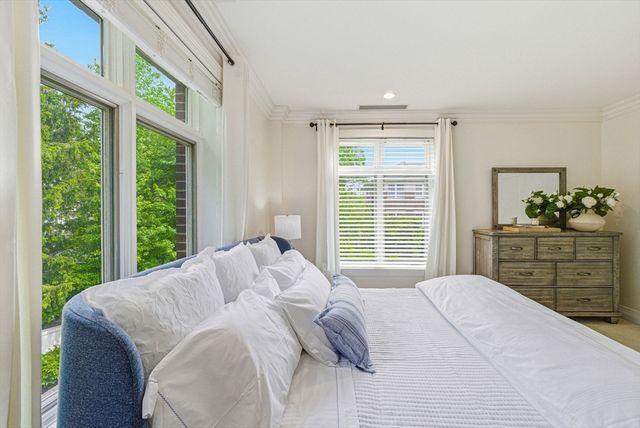 630 Hammond St 209, Brookline, MA 02467
