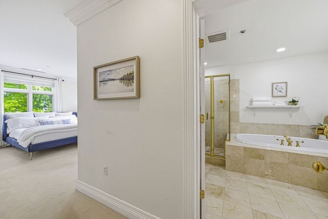 630 Hammond St 209, Brookline, MA 02467