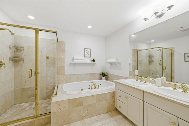 630 Hammond St 209, Brookline, MA 02467