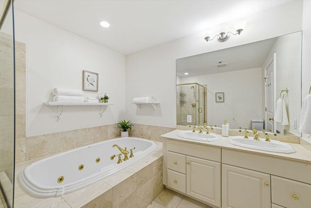630 Hammond St 209, Brookline, MA 02467