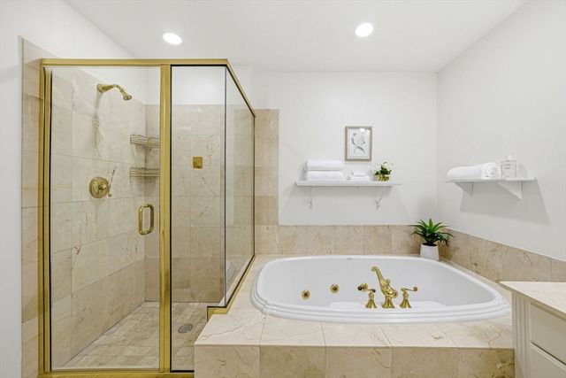 630 Hammond St 209, Brookline, MA 02467