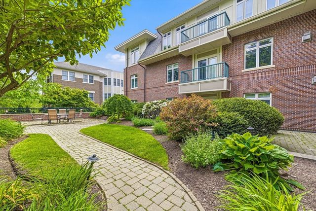 630 Hammond St 209, Brookline, MA 02467