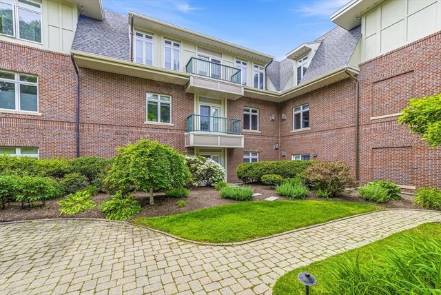 630 Hammond St 209, Brookline, MA 02467