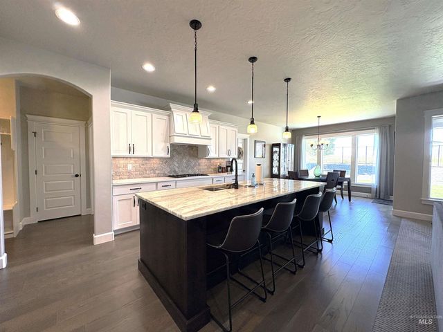 641 E Crest Ridge Dr, Meridian, ID 83642