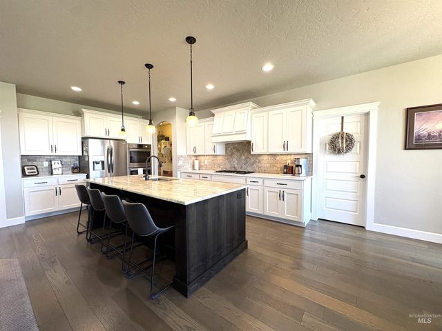 641 E Crest Ridge Dr, Meridian, ID 83642