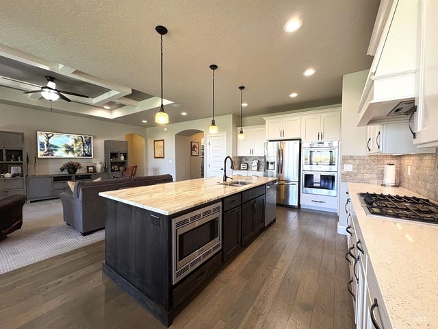 641 E Crest Ridge Dr, Meridian, ID 83642