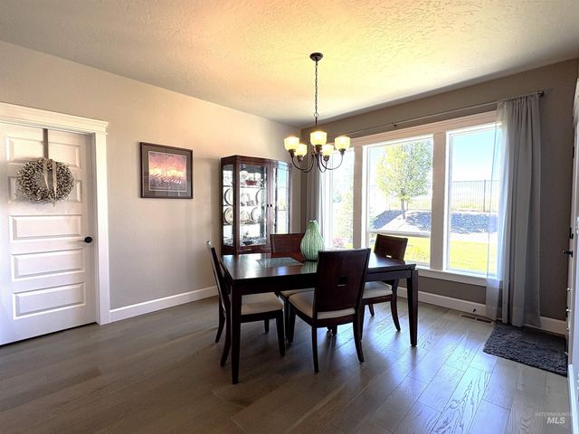 641 E Crest Ridge Dr, Meridian, ID 83642