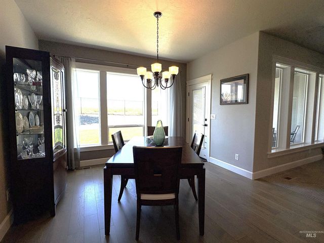 641 E Crest Ridge Dr, Meridian, ID 83642