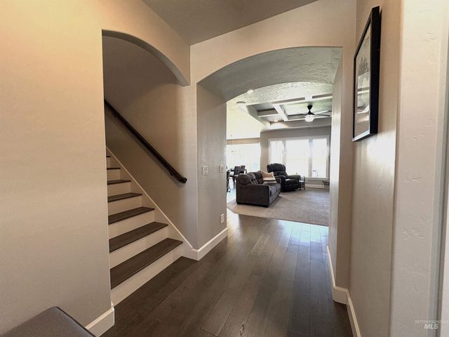 641 E Crest Ridge Dr, Meridian, ID 83642