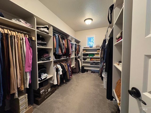 641 E Crest Ridge Dr, Meridian, ID 83642