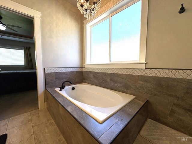 641 E Crest Ridge Dr, Meridian, ID 83642