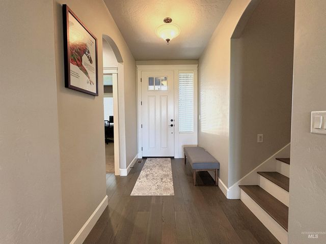 641 E Crest Ridge Dr, Meridian, ID 83642