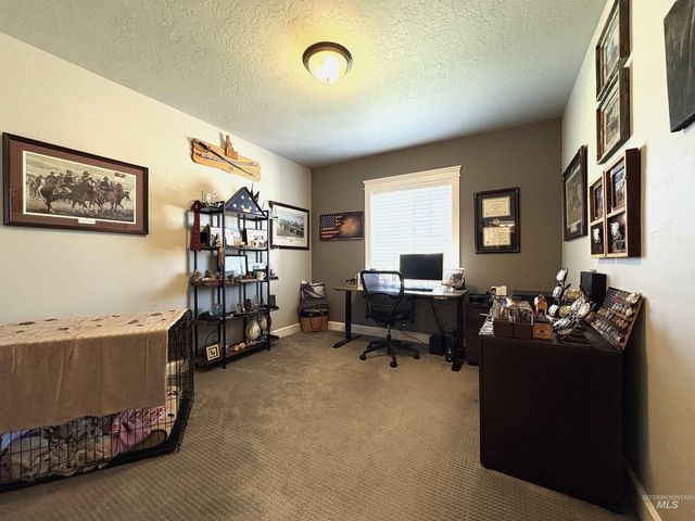 641 E Crest Ridge Dr, Meridian, ID 83642