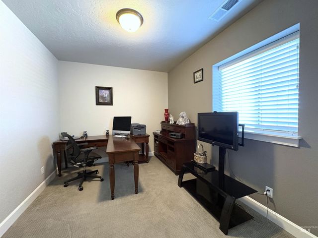 641 E Crest Ridge Dr, Meridian, ID 83642