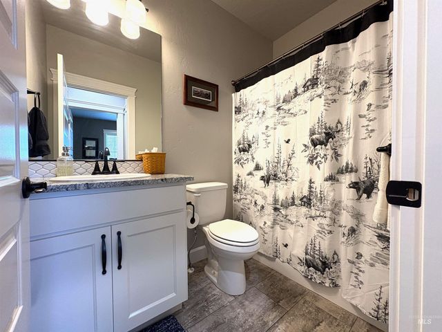 641 E Crest Ridge Dr, Meridian, ID 83642