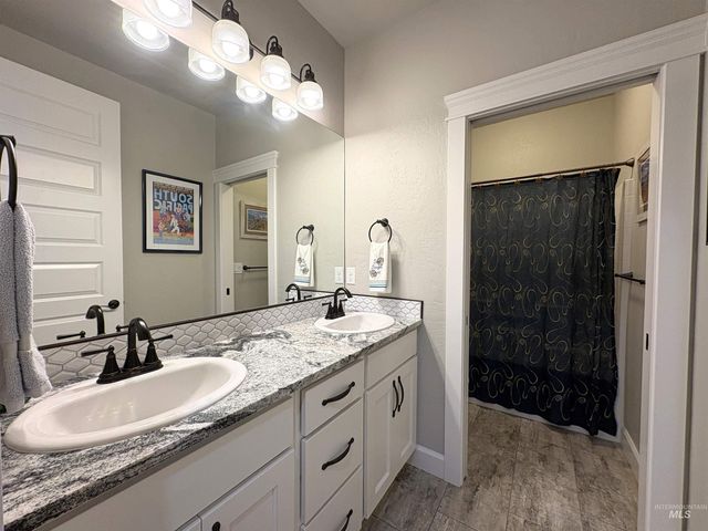 641 E Crest Ridge Dr, Meridian, ID 83642