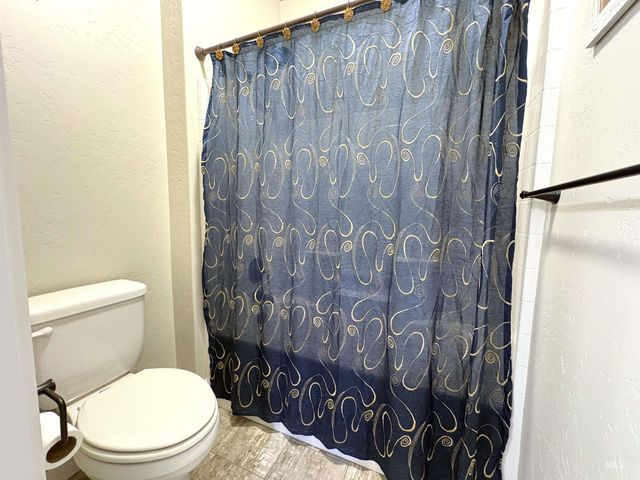 641 E Crest Ridge Dr, Meridian, ID 83642
