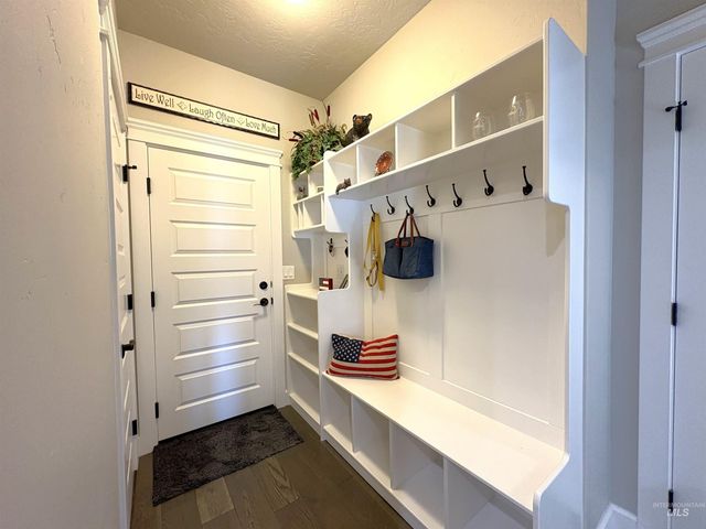 641 E Crest Ridge Dr, Meridian, ID 83642