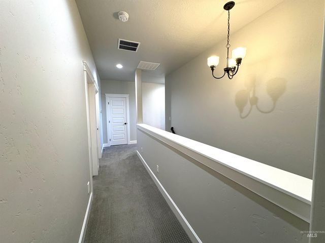641 E Crest Ridge Dr, Meridian, ID 83642