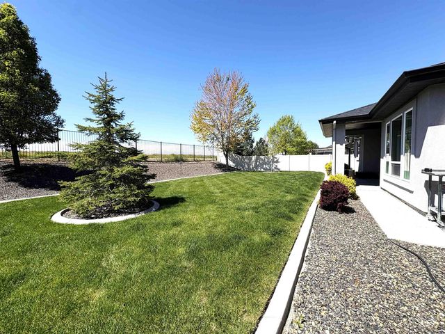 641 E Crest Ridge Dr, Meridian, ID 83642