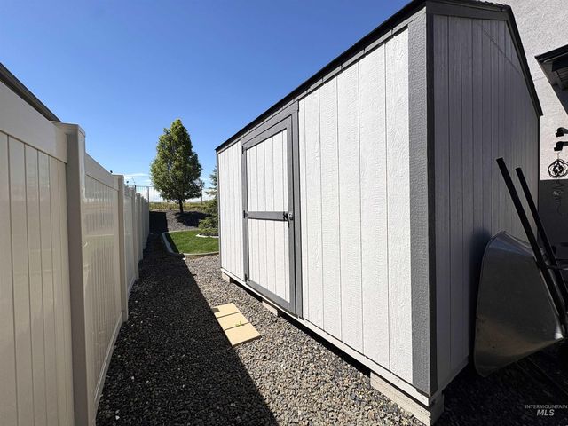 641 E Crest Ridge Dr, Meridian, ID 83642