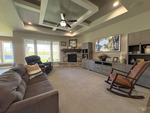 641 E Crest Ridge Dr, Meridian, ID 83642