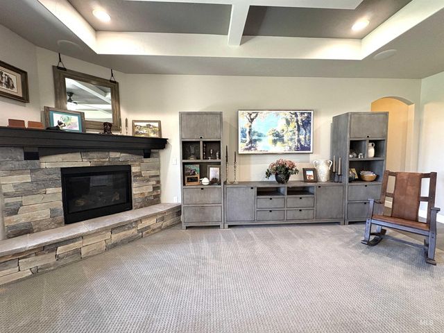 641 E Crest Ridge Dr, Meridian, ID 83642