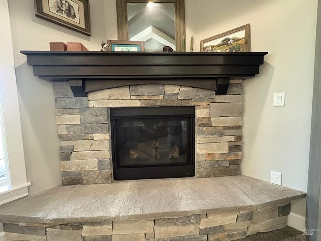 641 E Crest Ridge Dr, Meridian, ID 83642
