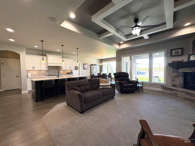 641 E Crest Ridge Dr, Meridian, ID 83642