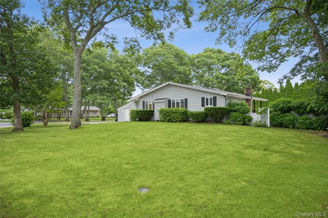 41 Homewood Drive, Hampton Bays, NY 11946